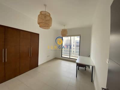 1 Bedroom Apartment for Sale in Downtown Dubai, Dubai - High floor | Bright and Spacious Living room