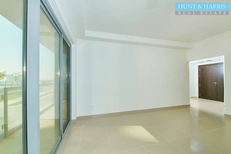 6 Rare Ground Floor - Large Terrace - One Bedroom