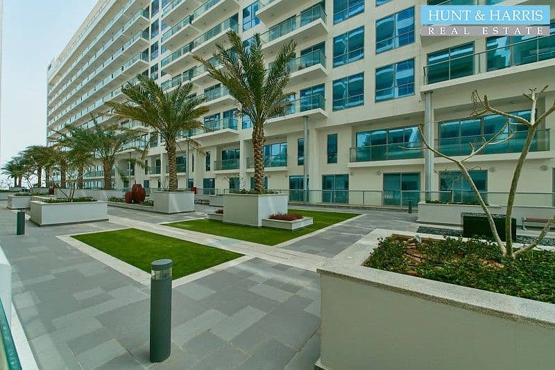 11 Rare Ground Floor - Large Terrace - One Bedroom