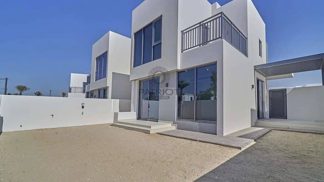 Stunning Single Row |  4BR (2E) Villa | Near to Vacant | Excellent Price!