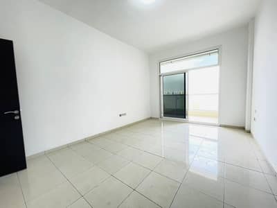 شقة 1 غرفة نوم للايجار في ند الحمر، دبي - شقة في برج ند الحمر ند الحمر 1 غرف 42000 درهم - 5665152