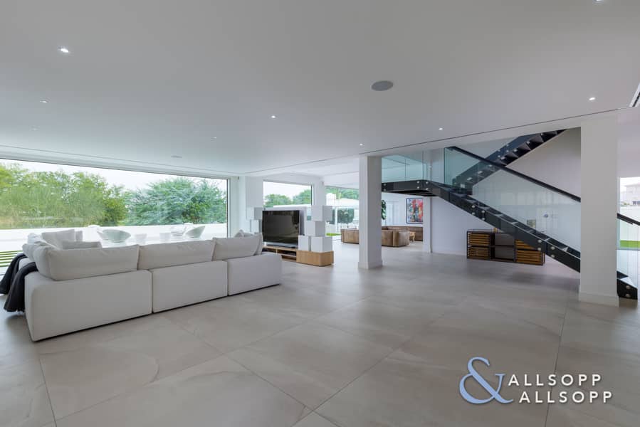 9 Exclusive - Completely Remodelled Throughout