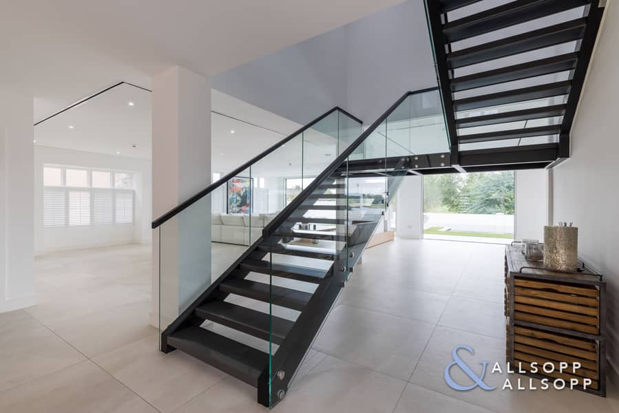 11 Exclusive - Completely Remodelled Throughout