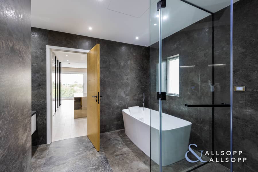 22 Exclusive - Completely Remodelled Throughout
