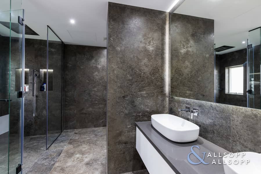 23 Exclusive - Completely Remodelled Throughout