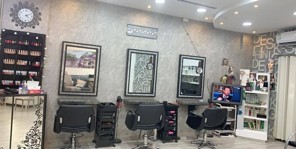 LADIES BEAUTY SALOON FOR SALE IN SPAIN CLUSTER | RUNNING | READY TO MOVE