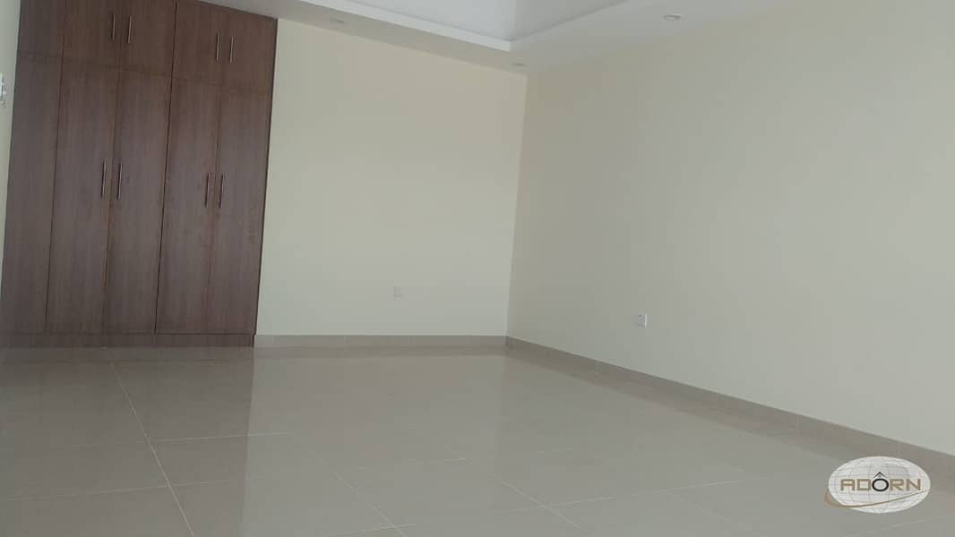 commercial villa 5br with maid for rent