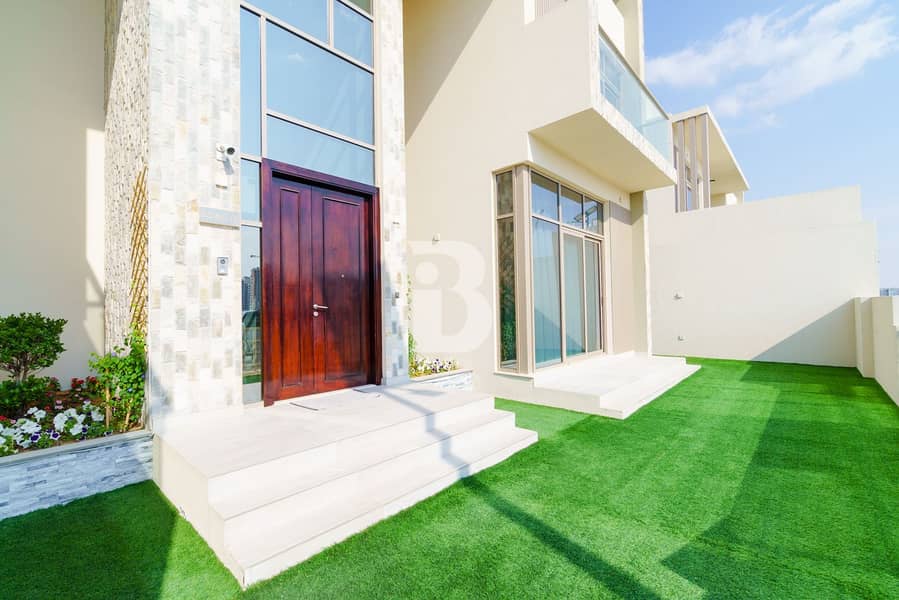 With pool and all bedrooms ensuite | VOT