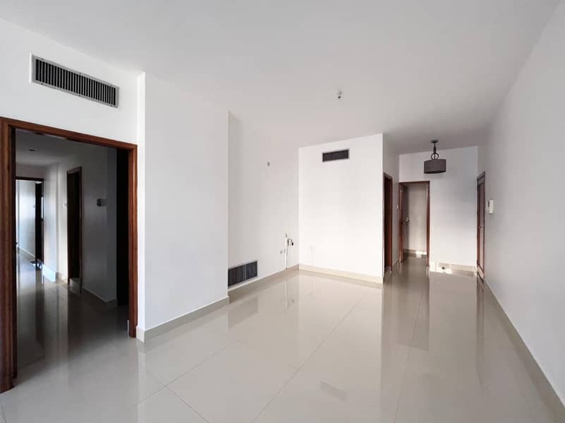 شقة في شارع حمدان 3 غرف 68000 درهم - 5641510