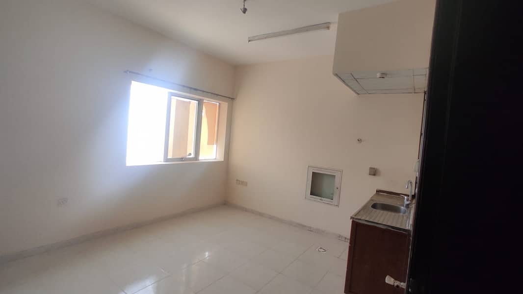 Spacious studio for rent in Muwaileh_ Sharjah