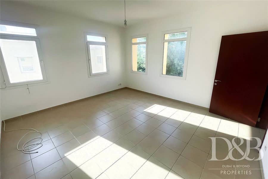 7 Open To Offer | Vacant | Ready To Move In