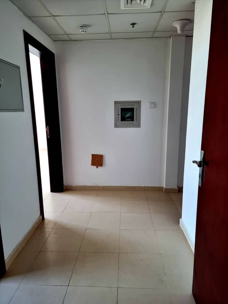 4 APPARTMENT ENTRANCE