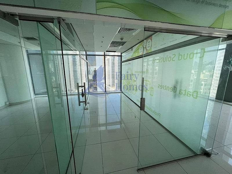 Beautiful Office | Close to Burj khalifa | 3 Glass partition Office