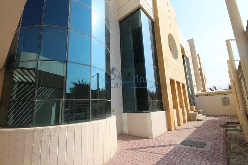 Modern and Spacious 5Bed+M Villa In Umm Suqeim 2