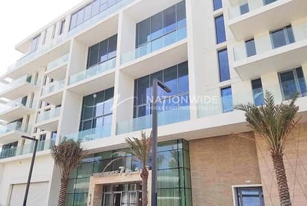 2 Bedroom Apartment for Sale in Saadiyat Island, Abu Dhabi - A Huge Unit w/ Maid\'s Room And Partial Sea View
