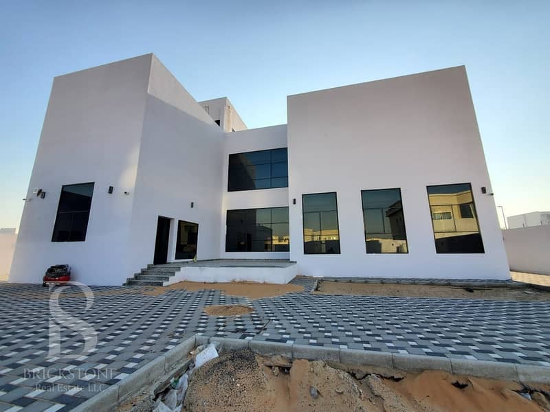 Modern Contemporary Design | Large 5BR Villa