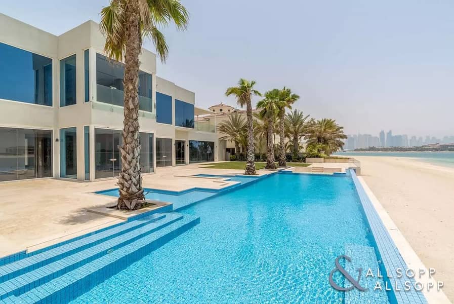 6 Bed | Tip Villa | Modern And Renovated