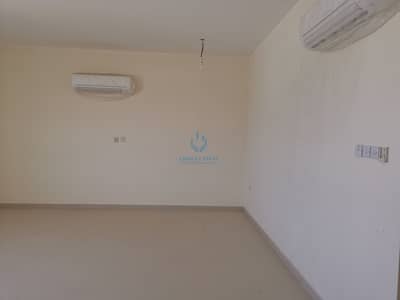 6 Bedroom Villa for Sale in Al Marakhaniya, Al Ain - Nice new villa for sale in AL markhania