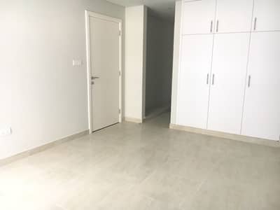 1 Bedroom Apartment for Rent in Dubai Silicon Oasis, Dubai - Mian street Bright 1-br with balcony 910 sqft only in 39/4 chks