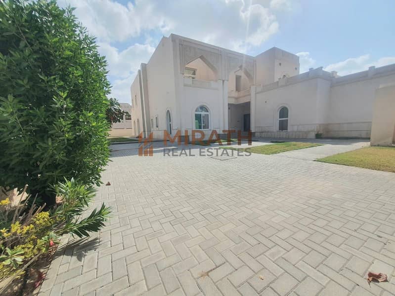 SPACIOUS 6BR VILLA WITH LARGE PRIVATE GARDEN