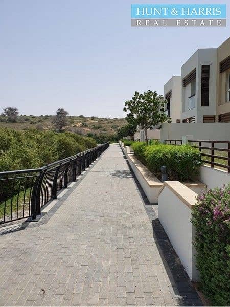 13 Townhouse in Mina Al Arab - Flamingo
