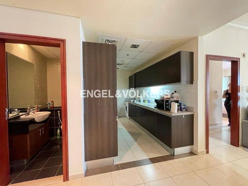 7 A Motivated Seller | High Floor | Rented