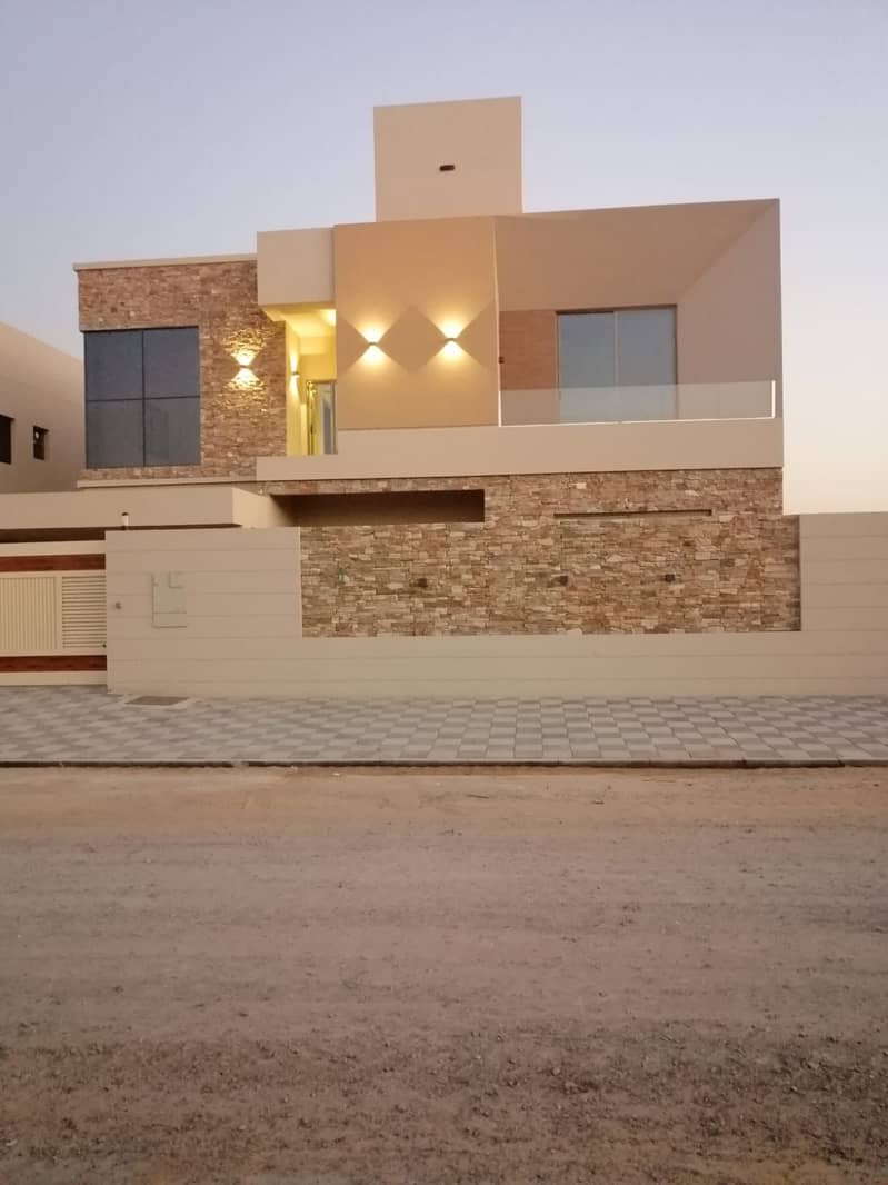 For sale a very luxurious villa, deluxe finishing, close to services and on Asphalt Street.