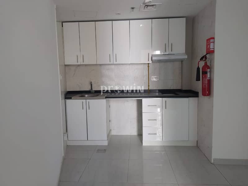 OPEN KITCHEN | MORDEN AMENITIES | WELL MAINTAINED | SPACIOUS UNIT