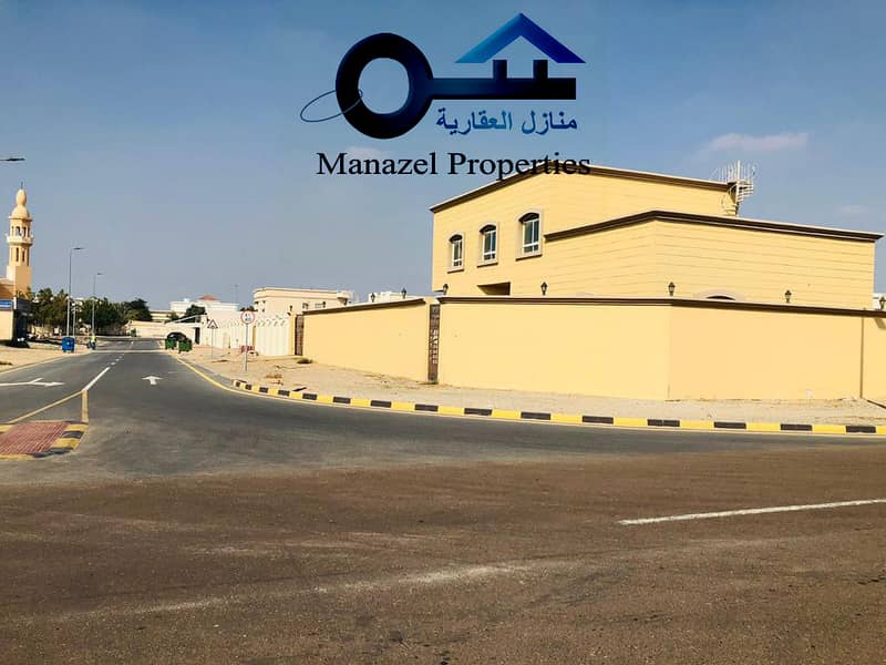 Villa for rent in the Al-Jurf area, the citizens' area, the corner of two Qar streets, a very excellent location