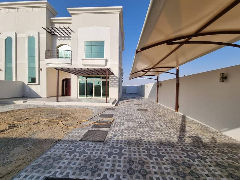 !!! 5 beautiful bedroom luxury  villa is available for rent in al tai sharjah !!!