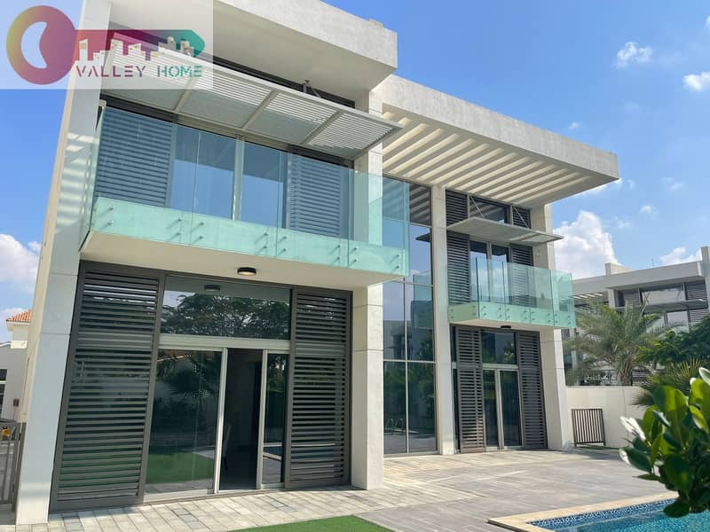 4 Bedroom Contemporary, Modern Style Villa