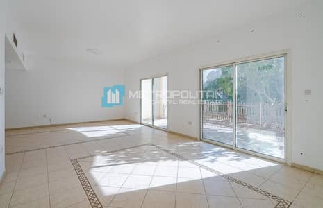 4 Bedroom Villa for Sale in Abu Dhabi Gate City (Officers City), Abu Dhabi - Corner Villa|Shipshape Condition|Perfect For You
