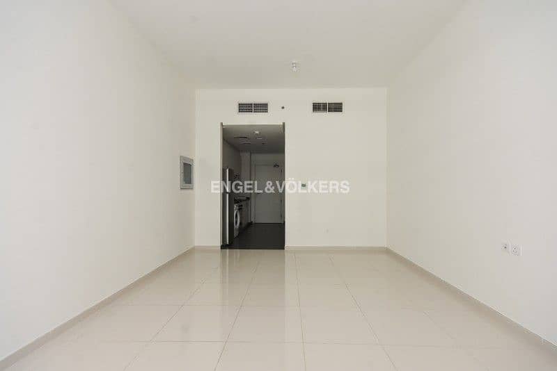 Appliances |Spacious Unit |Walk in Wardrobes