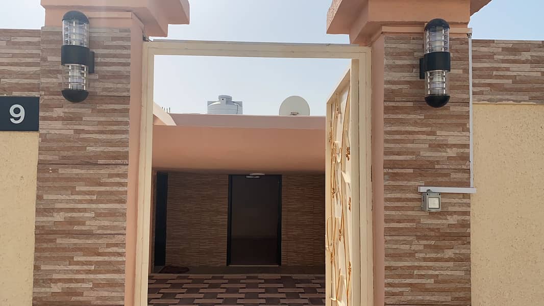 Three-rooms corner house with air conditioners in Qadisiyah