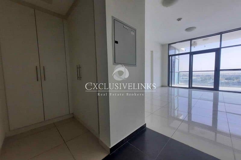 Large Studio | Walk In Wardrobe | Open View