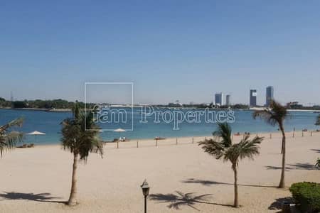 2 Bedroom Flat for Sale in Palm Jumeirah, Dubai - Beachfront 2bedroom+maid apartment facing sea