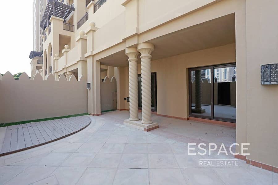 Immaculate 3 Bed Townhouse | Triplex