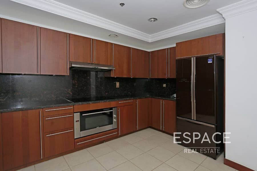 2 Immaculate 3 Bed Townhouse | Triplex