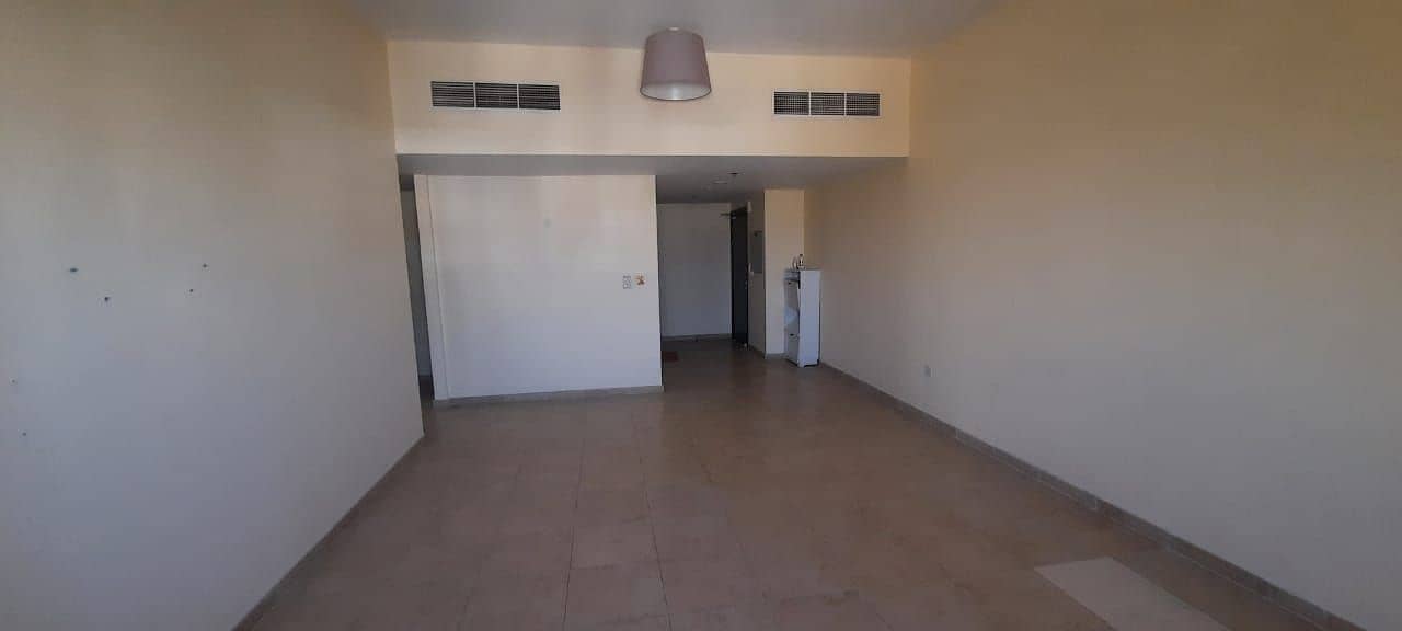 2 bhk for rent chiller free  in silicon gates 1. . . . . . 45k by 4 cheques