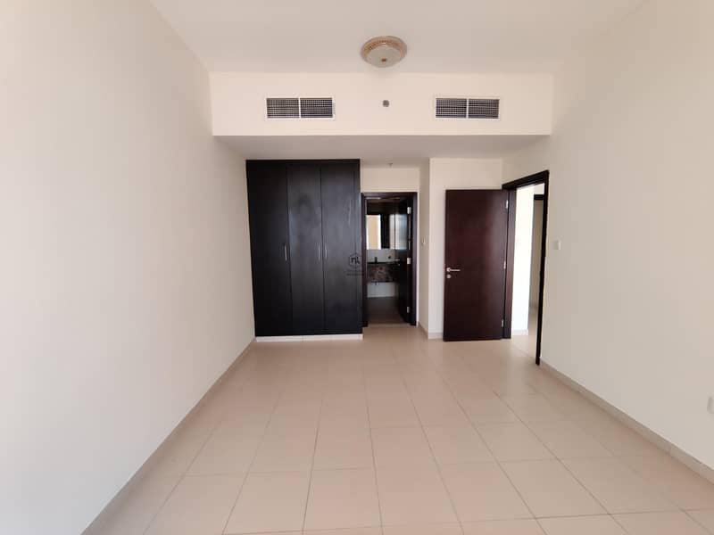 Huge| 1 Bedroom| Big Size| 2 Washroom| High Floor| 2 Balcony| Storage