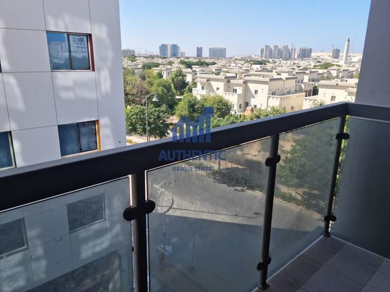 BEST OFFER! Spacious 1 BR | Huge Balcony | Prime Location
