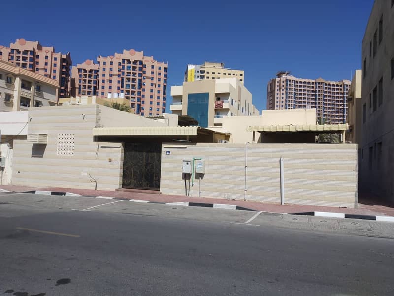 FOR RENT FOUR BEDROOMS , MAJLIS AND HALL IN ALNAUMIA , GOOD LOCATION M BEHIND THUMBY HOSPITAL ONLY 60000