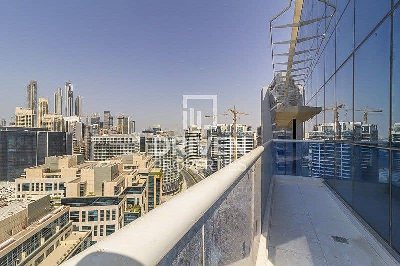 14 Amazing 2 Bed Apt with Burj and Canal View