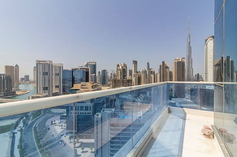 16 Amazing 2 Bed Apt with Burj and Canal View