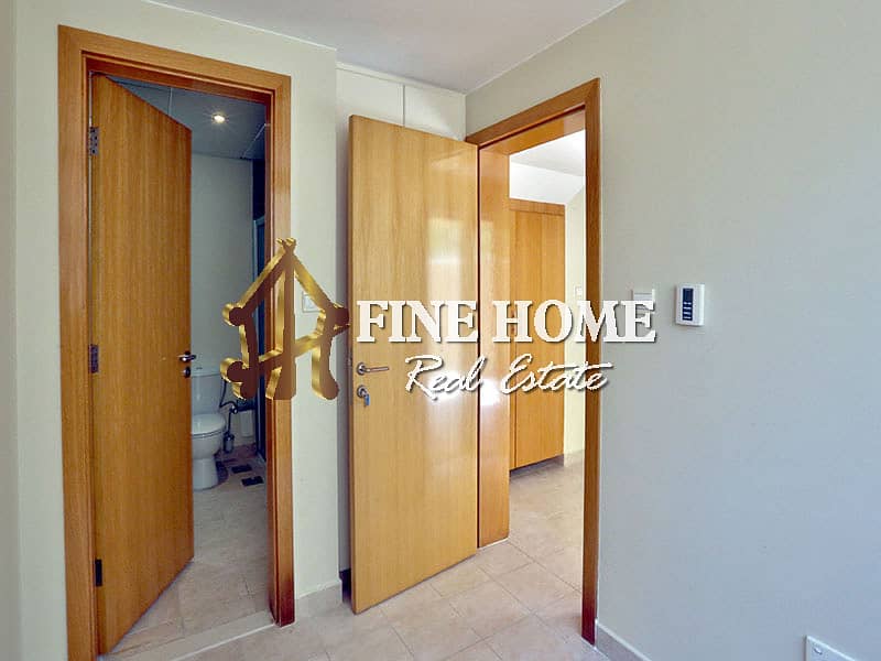 Make this Spacious 4BR Townhouse Yours Now Make this Spacious 4BR Townhouse Yours Now