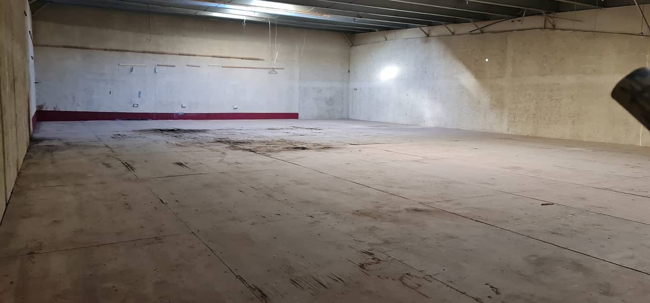 3500 sq ft Warehouse tolet with Mezzanine and Offices in Industrial area no 1