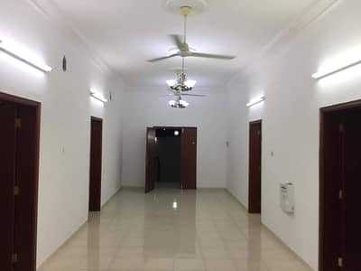 A floor villa for rent in Ajman, Mushairif, 4 rooms, a board and a hall