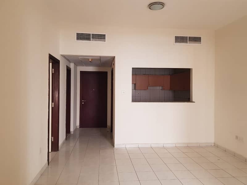 طراز إيطاليا 1BHK للبيع مع شرفة