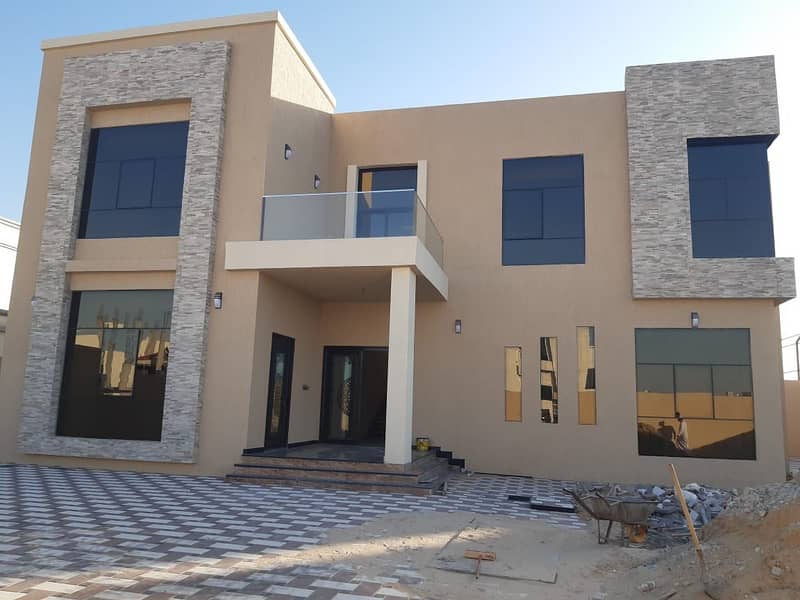 A new villa in Al-Hoshi with an area of ​​​​ten thousand feet, freehold for expatriates
