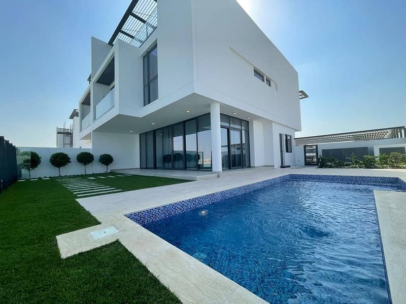 Villa directly overlooking the sea, modern, European finishing, freehold